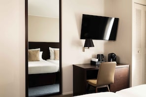 Kamar Twin | Brankas, meja kerja, kedap suara, dan setrika/meja setrika