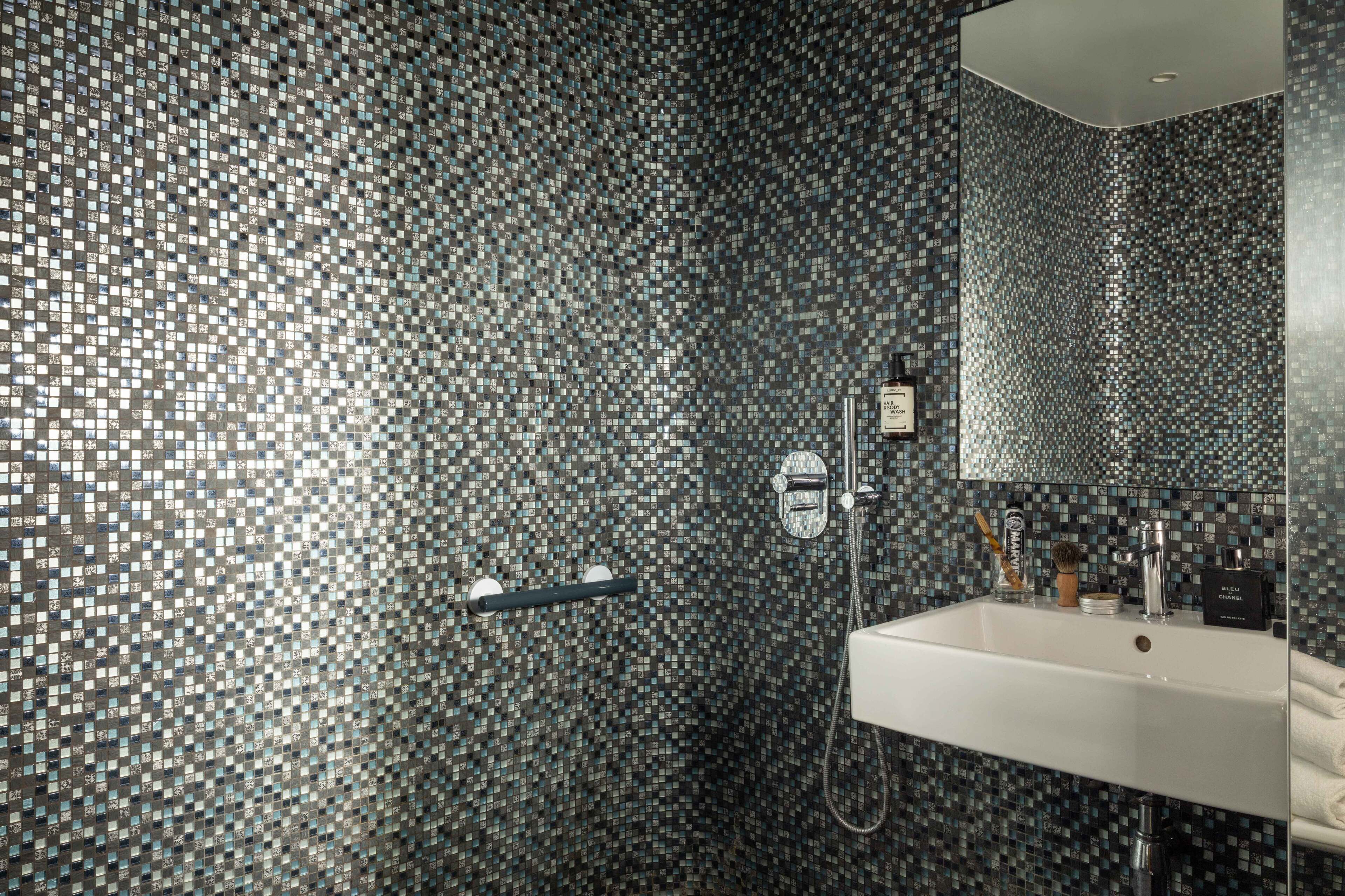 double room | bathroom | shower, free toiletries, hair dryer, towels