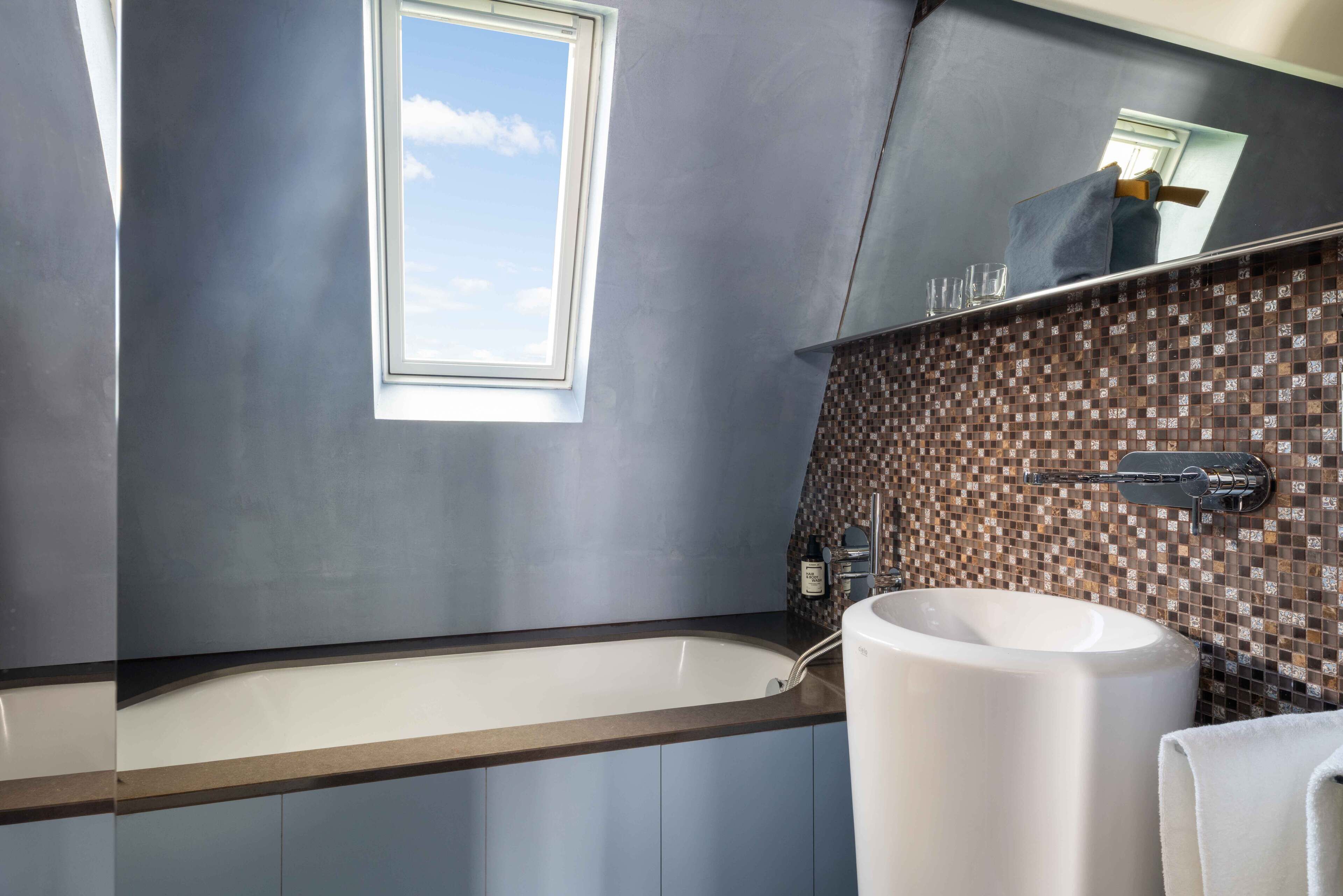 comfort double room | bathroom | shower, free toiletries, hair dryer, towels