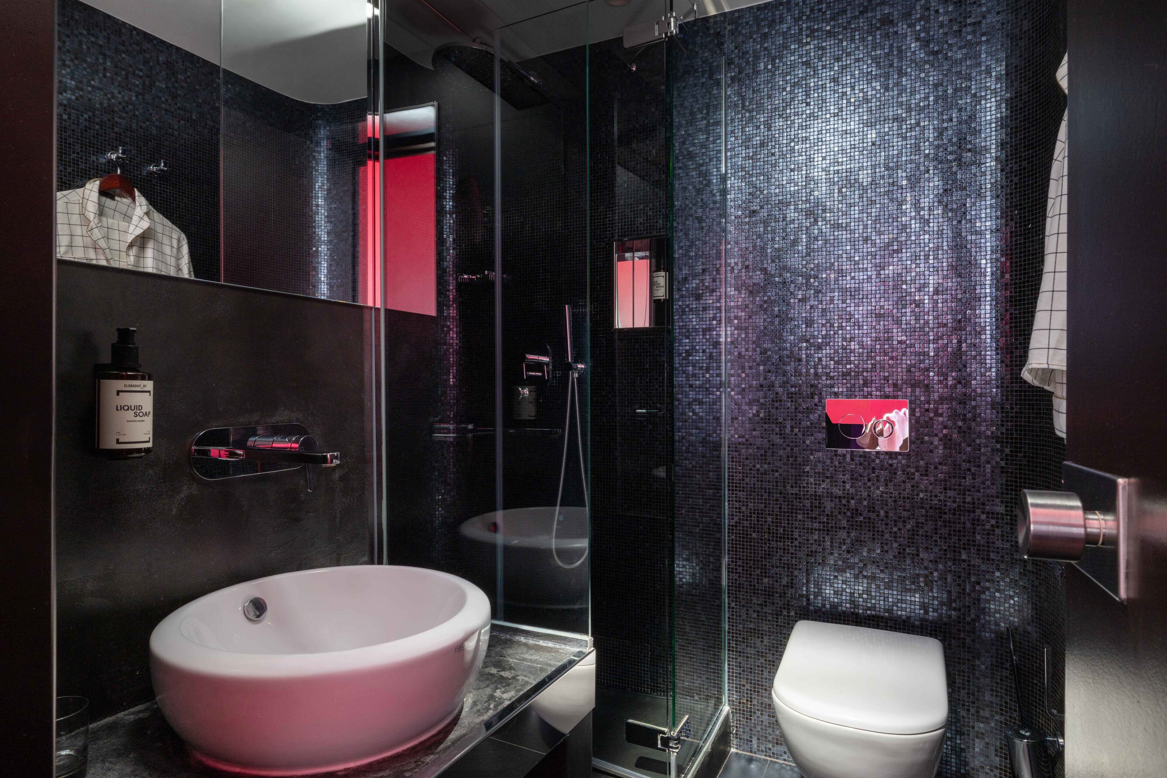 superior twin room | bathroom | shower, free toiletries, hair dryer, towels