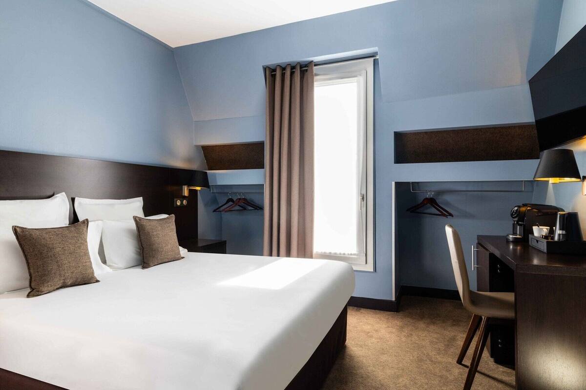 In-room safe, desk, soundproofing, iron/ironing board
