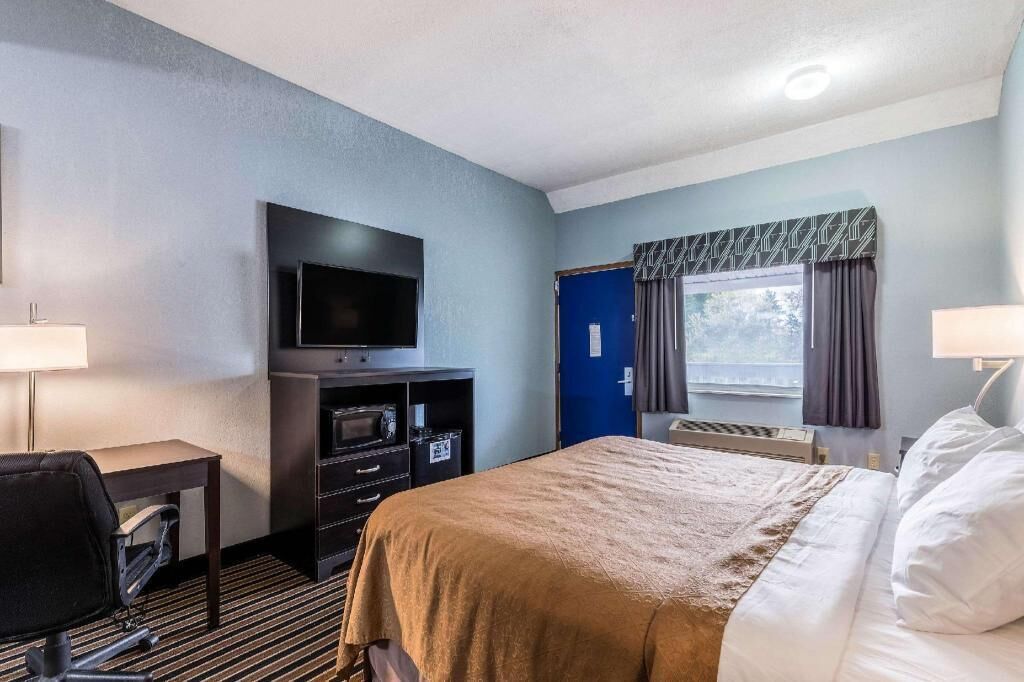 Escritorio, camas extra, wifi gratis y ropa de cama 