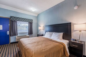 Habitación estándar, 1 cama de matrimonio grande, no fumadores | Escritorio, camas supletorias, wifi gratis y ropa de cama