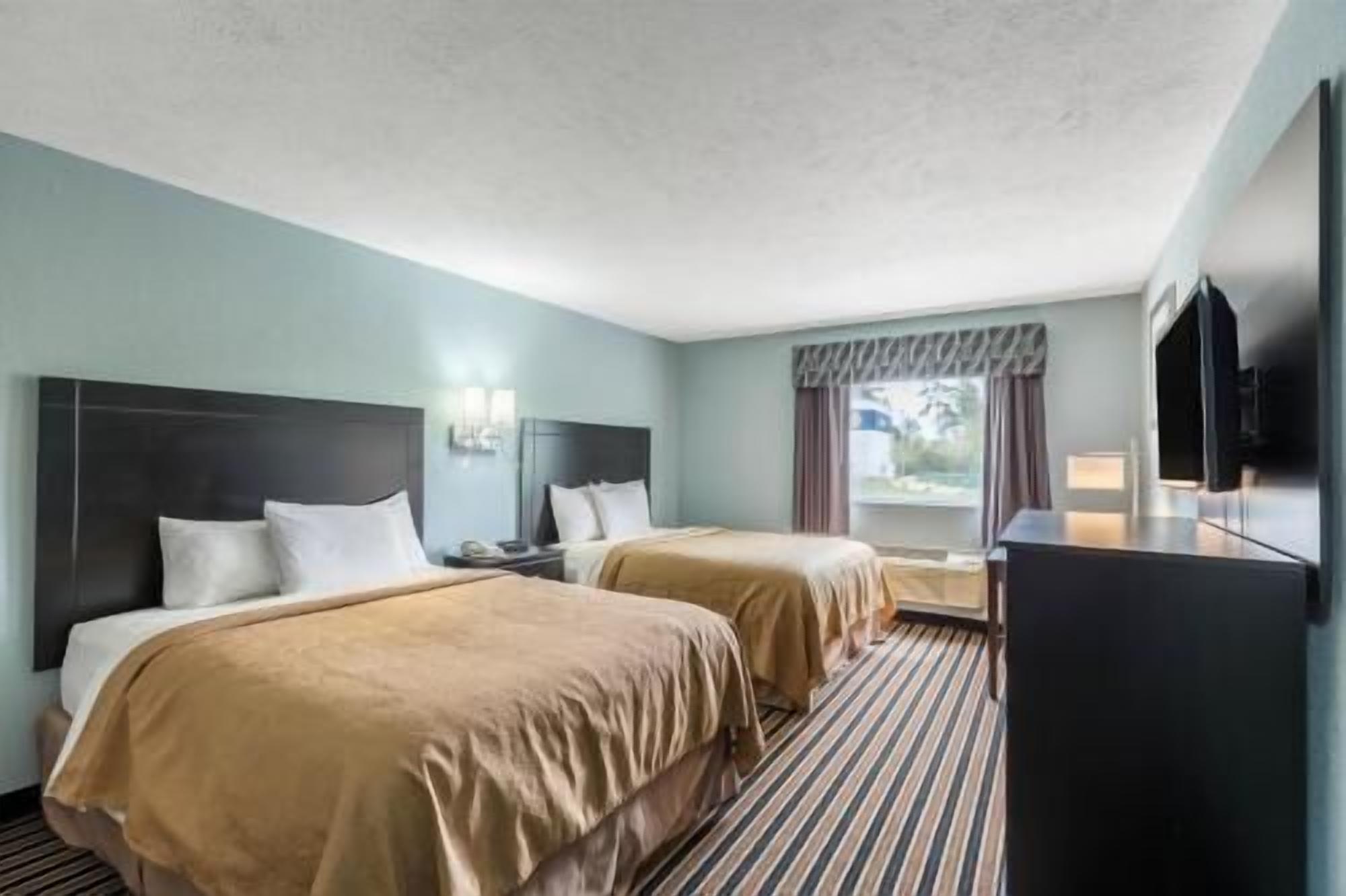 Escritorio, camas extra, wifi gratis y ropa de cama 