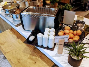 Daily buffet breakfast for a fee - ibis La Rochelle Vieux-Port (La Rochelle)