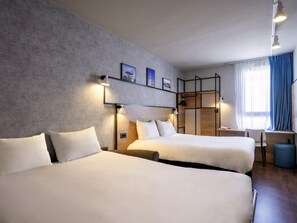 Premium-Doppelzimmer, 1 Doppelbett und Schlafsofa | Schreibtisch, laptopgeeigneter Arbeitsplatz, Verdunkelungsvorhänge