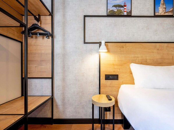 Habitació doble estàndard, 1 llit doble | Roba de llit d'alta qualitat i escriptori 