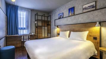 Habitación estándar doble, 1 cama doble | Ropa de cama de alta calidad y escritorio