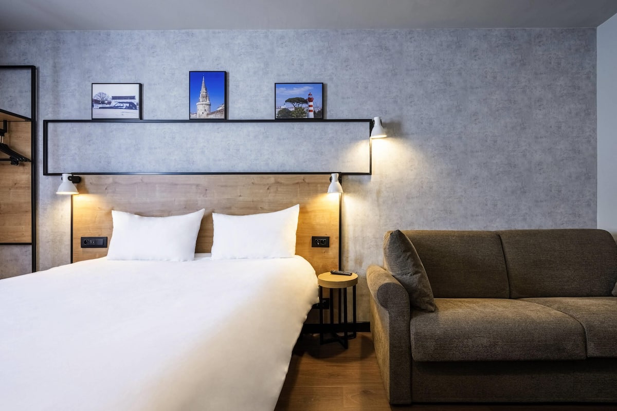 premium double room, 1 double bed with sofa bed | desk, laptop workspace, blackout curtains, soundproofing