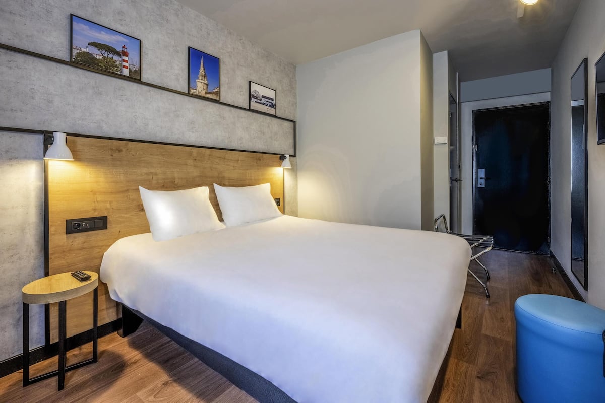 Desk, laptop workspace, blackout curtains, soundproofing