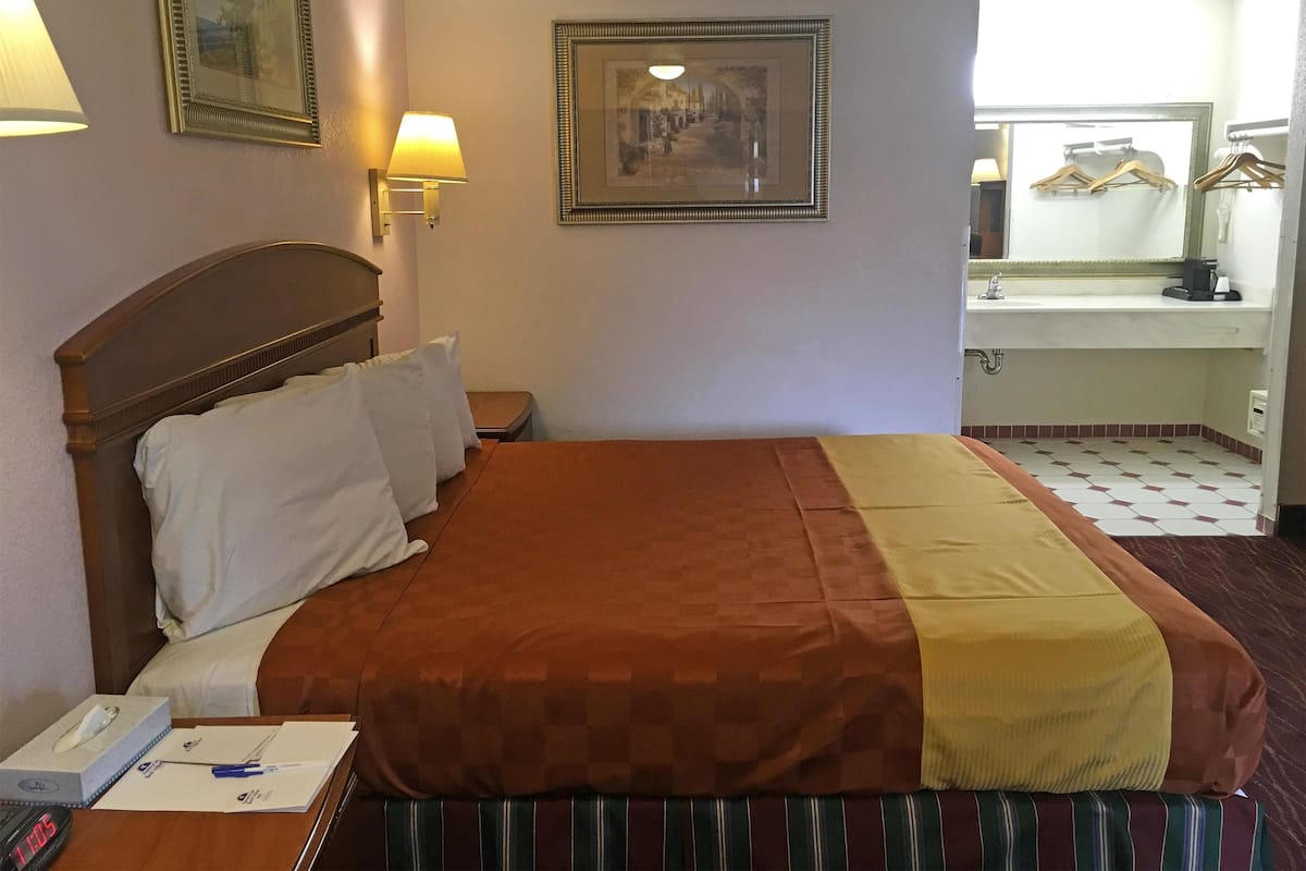 Chambre, 1 trĂšs grand lit, fumeur