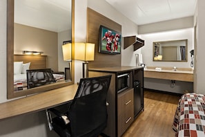 Chambre Deluxe, 1 très grand lit (Smoke Free) | Coffres-forts dans les chambres, bureau