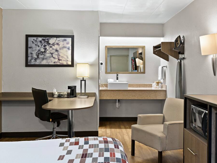 Superior Room, 1 King Bed (Smoke Free)