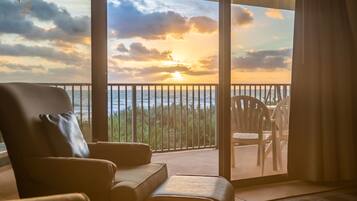 Condo, 2 Bedrooms, Kitchen | Beach/ocean view
