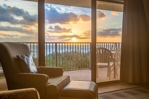 Condo, 2 Bedrooms, Kitchen | Beach/ocean view