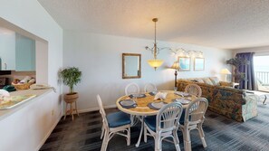 Condo, 2 habitaciones, cocina | Comedor