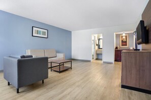 Escritorio, tabla de planchar con plancha y cunas gratuitas