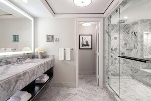 Designer toiletries, hair dryer, bathrobes, slippers - The Ritz-Carlton, St. Louis (St. Louis)