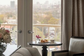 3 bars/lounges - The Ritz-Carlton, St. Louis (St. Louis)