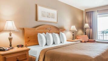 書桌、遮光布/窗簾、熨斗/熨衣板、免費搖籃/嬰兒床