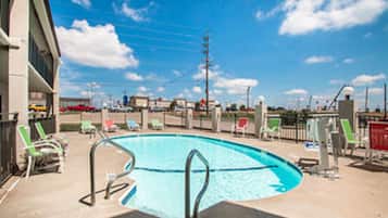 Seasonal outdoor pool, pool loungers