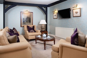 Luxury Suite | Living room