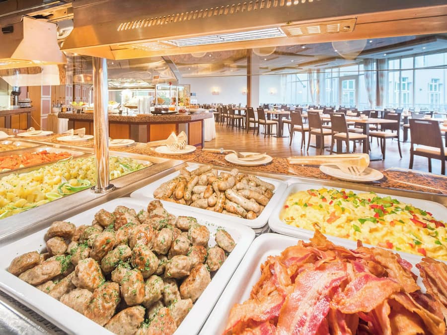 Buffet breakfast on weekdays (EUR 21 per person)