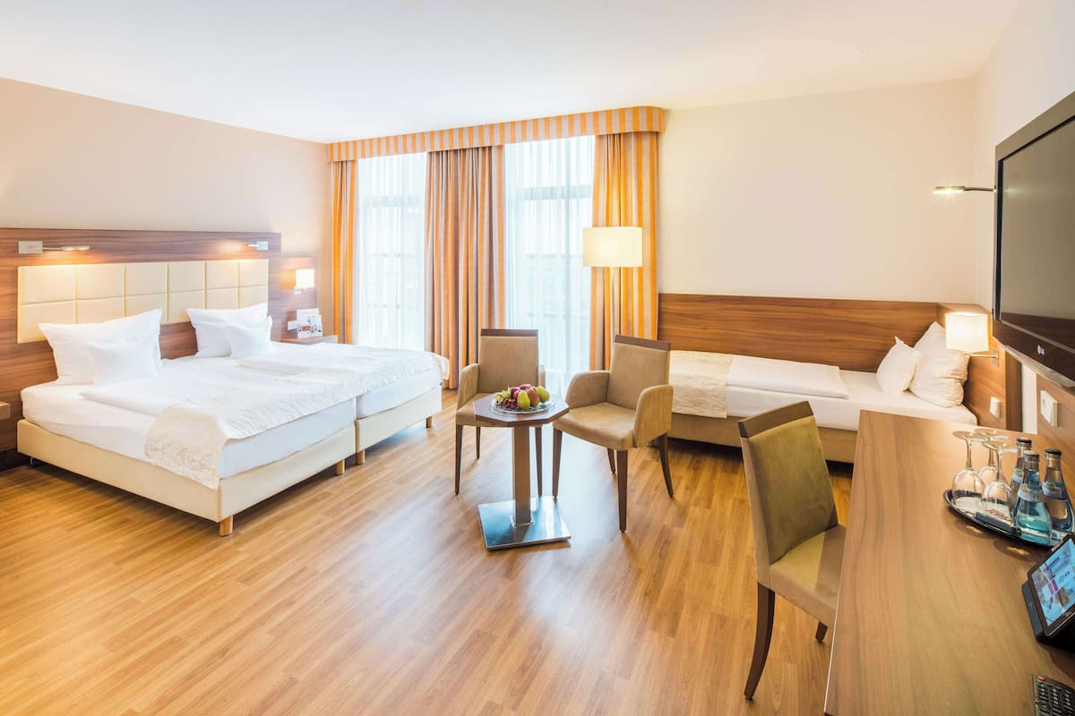 Family Room, 1 Katil Kelamin (Double) | Peralatan tempat tidur hipoalergenik, peti besi dalam bilik 