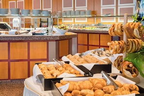 Desayuno buffet todos los días (EUR 21 por persona)