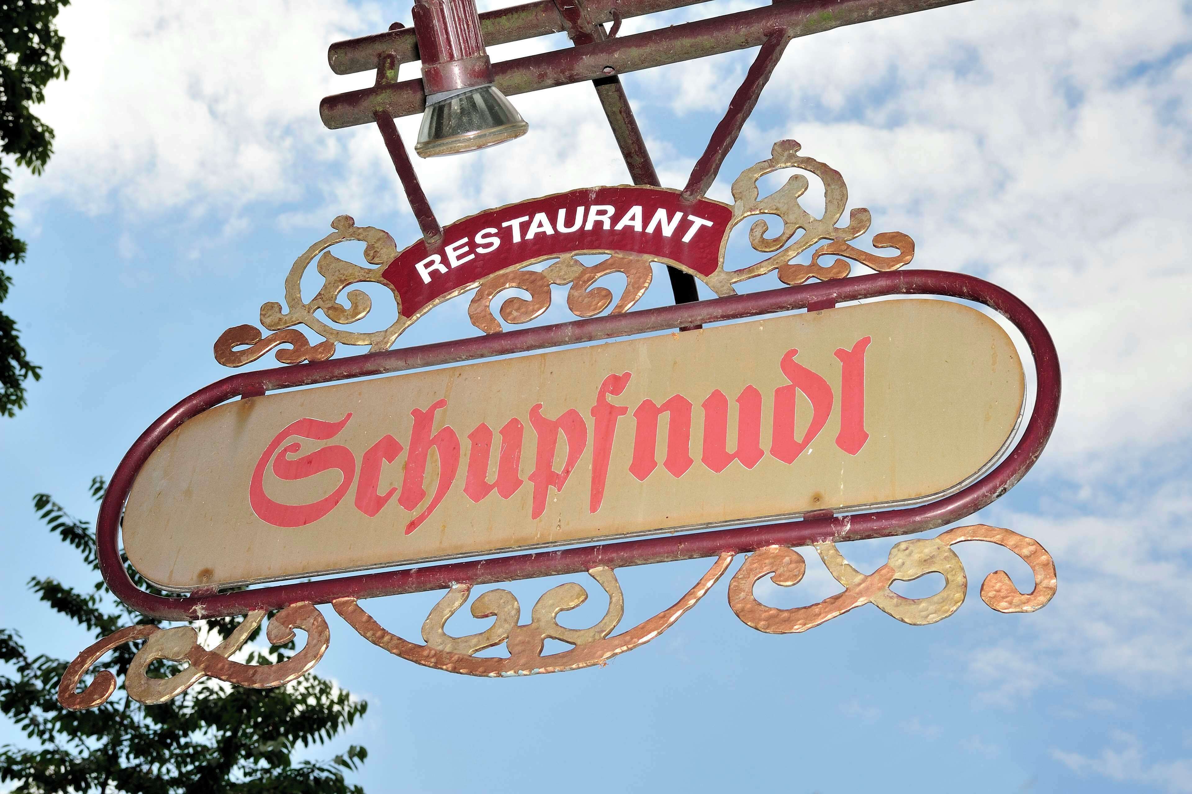 3 restaurants, breakfast, lunch, dinner served; international cuisine