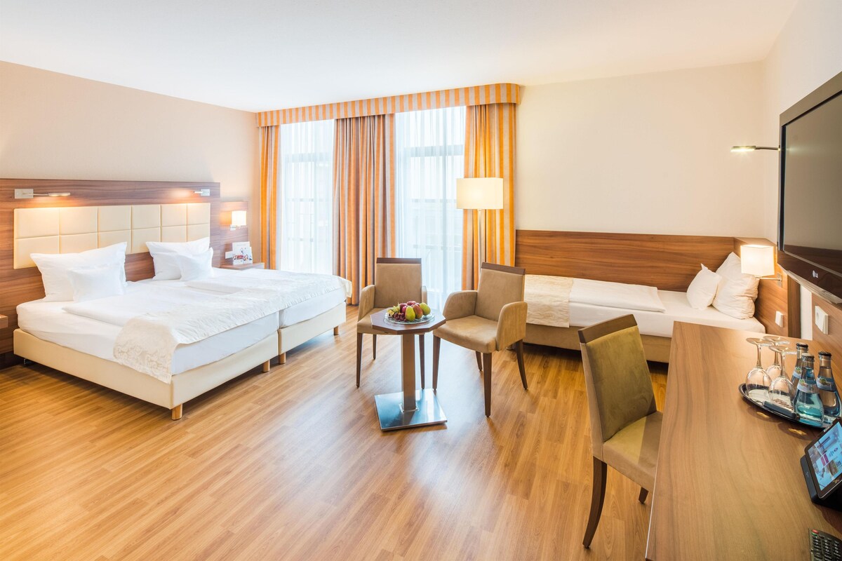 Family Room, 1 Double Bed | Hypo-allergenic bedding available, in-room safe