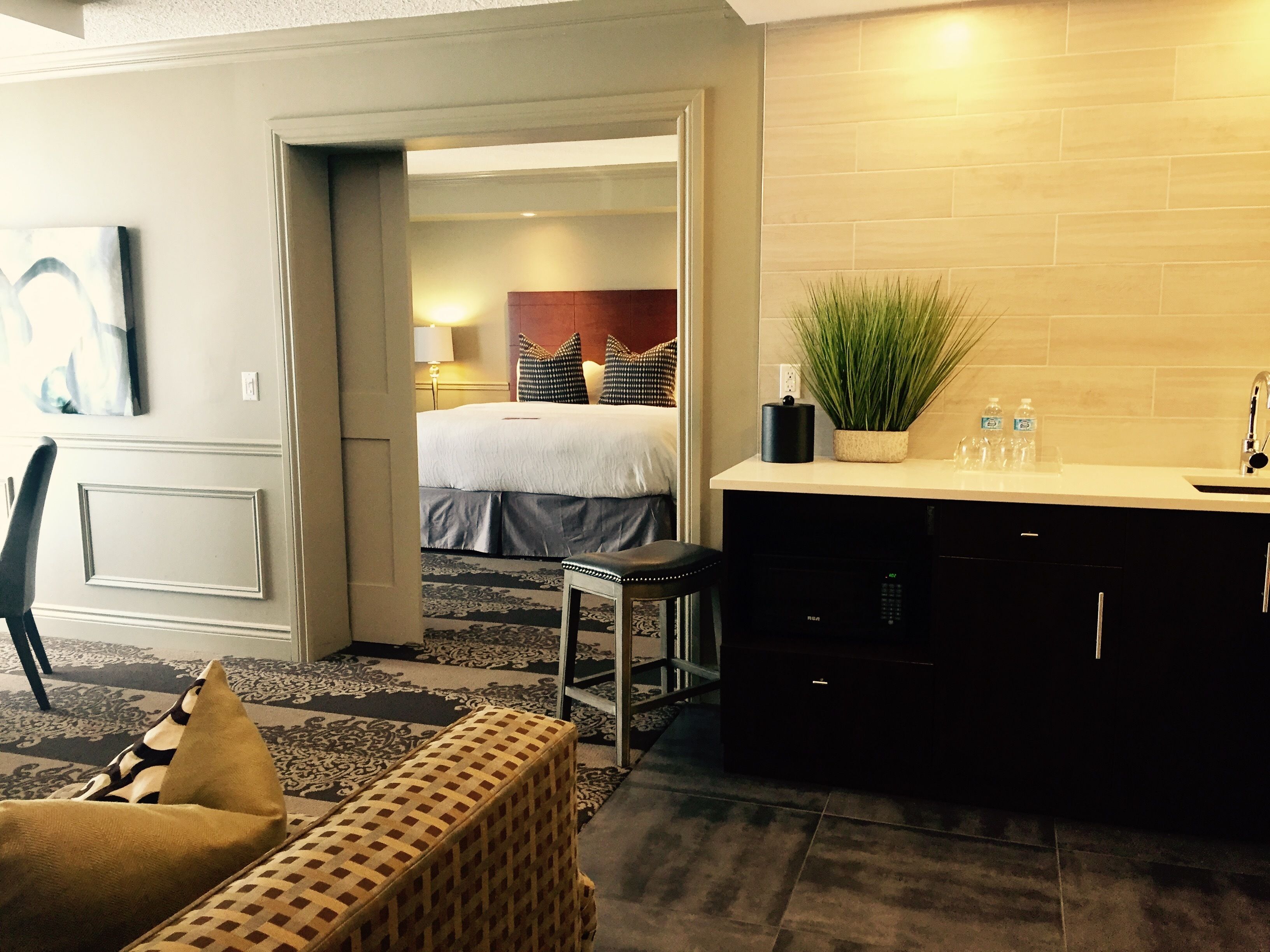 奢華套房, 1 間臥室, 非吸煙房 (Stair Access Only) | 防敏寢具、書桌、遮光窗簾/窗簾、熨斗/熨衫板