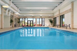 Una piscina cubierta