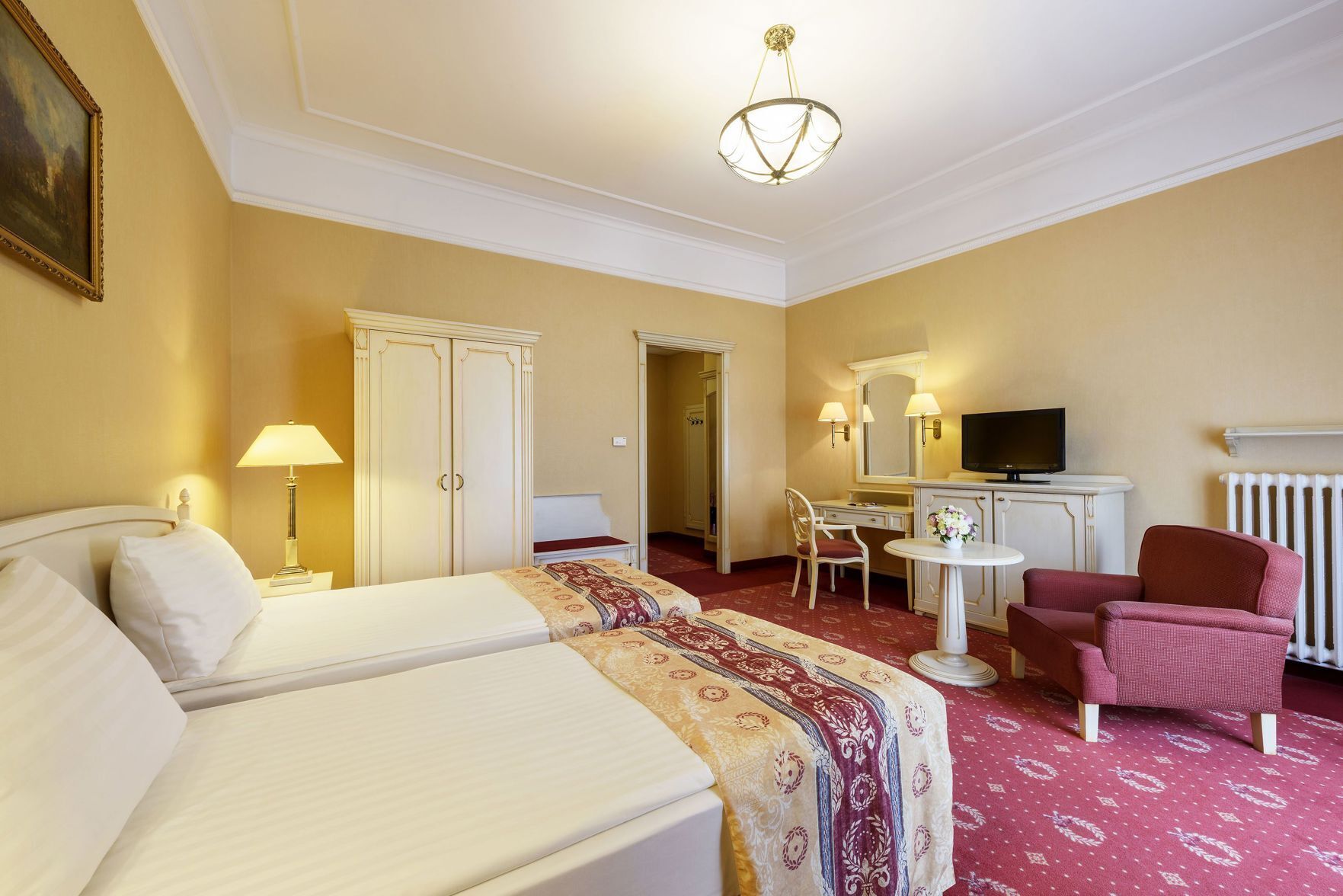 Hypo-allergenic bedding, in-room safe, desk, laptop workspace