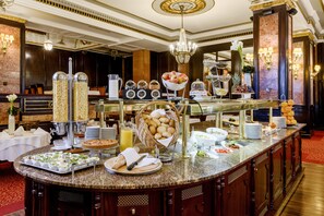 Buffet déjeuner (16 EUR par personne)
