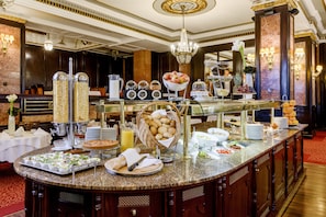 Buffet déjeuner (16 EUR par personne)