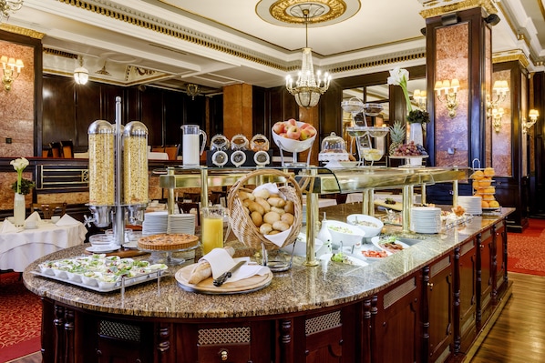 Daily buffet breakfast (EUR 16.50 per person) - Danubius Hotel Astoria City Center (Budapest)