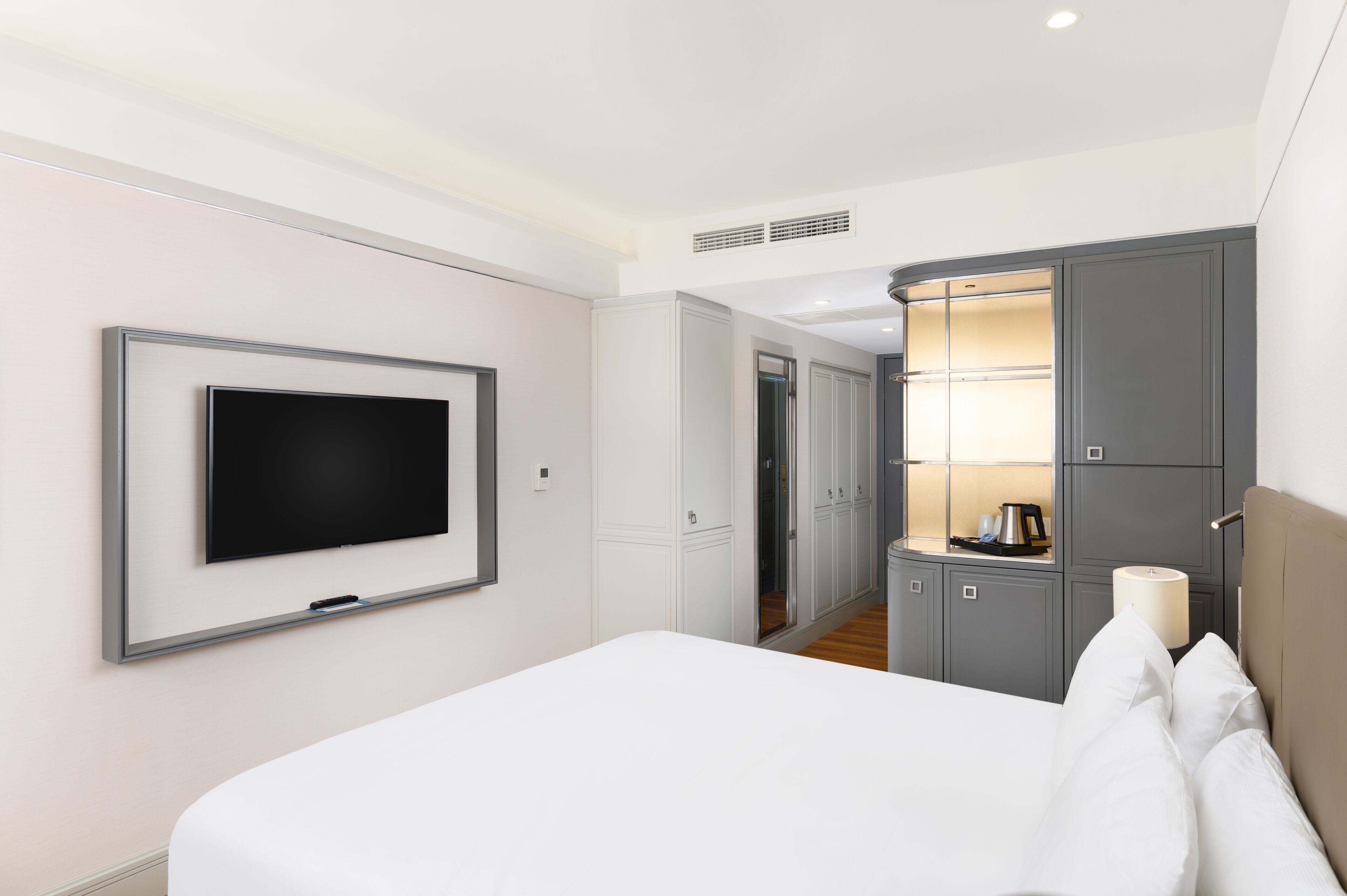 Superior Double Room, 1 Bedroom | Hypo-allergenic bedding, in-room safe, desk, laptop workspace