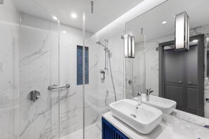 Free toiletries, hair dryer, towels, soap - Danubius Hotel Astoria City Center (Budapest)