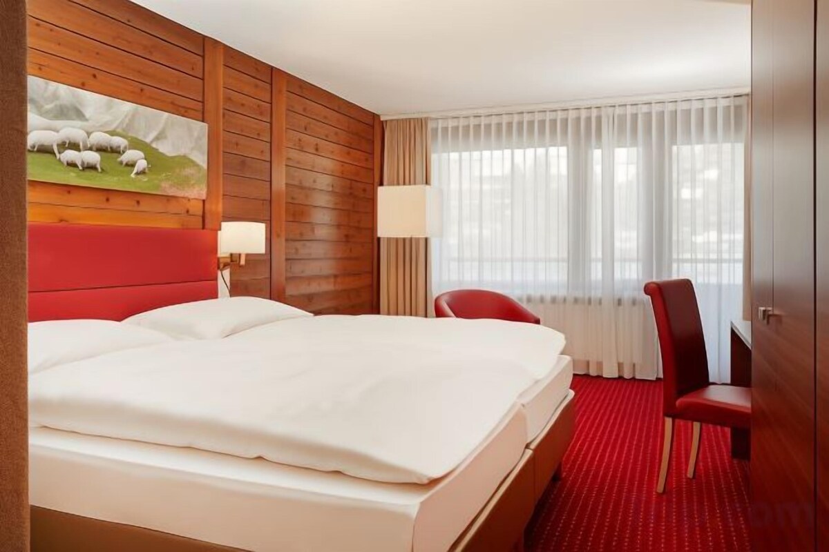 In-room safe, desk, iron/ironing board (on request), WiFi (free)