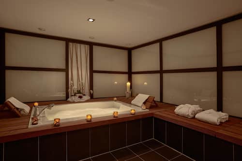 Body treatments, 2 treatment rooms, massages