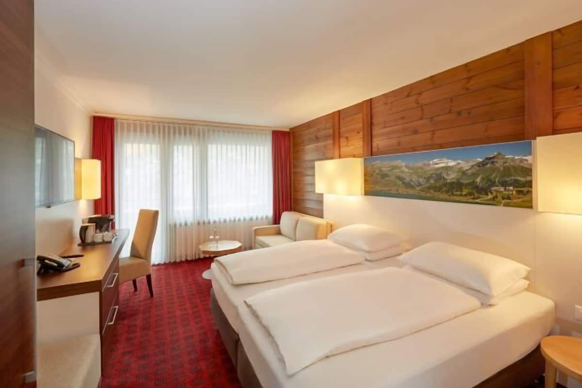 1 Schlafzimmer, Zimmersafe, Schreibtisch, laptopgeeigneter Arbeitsplatz