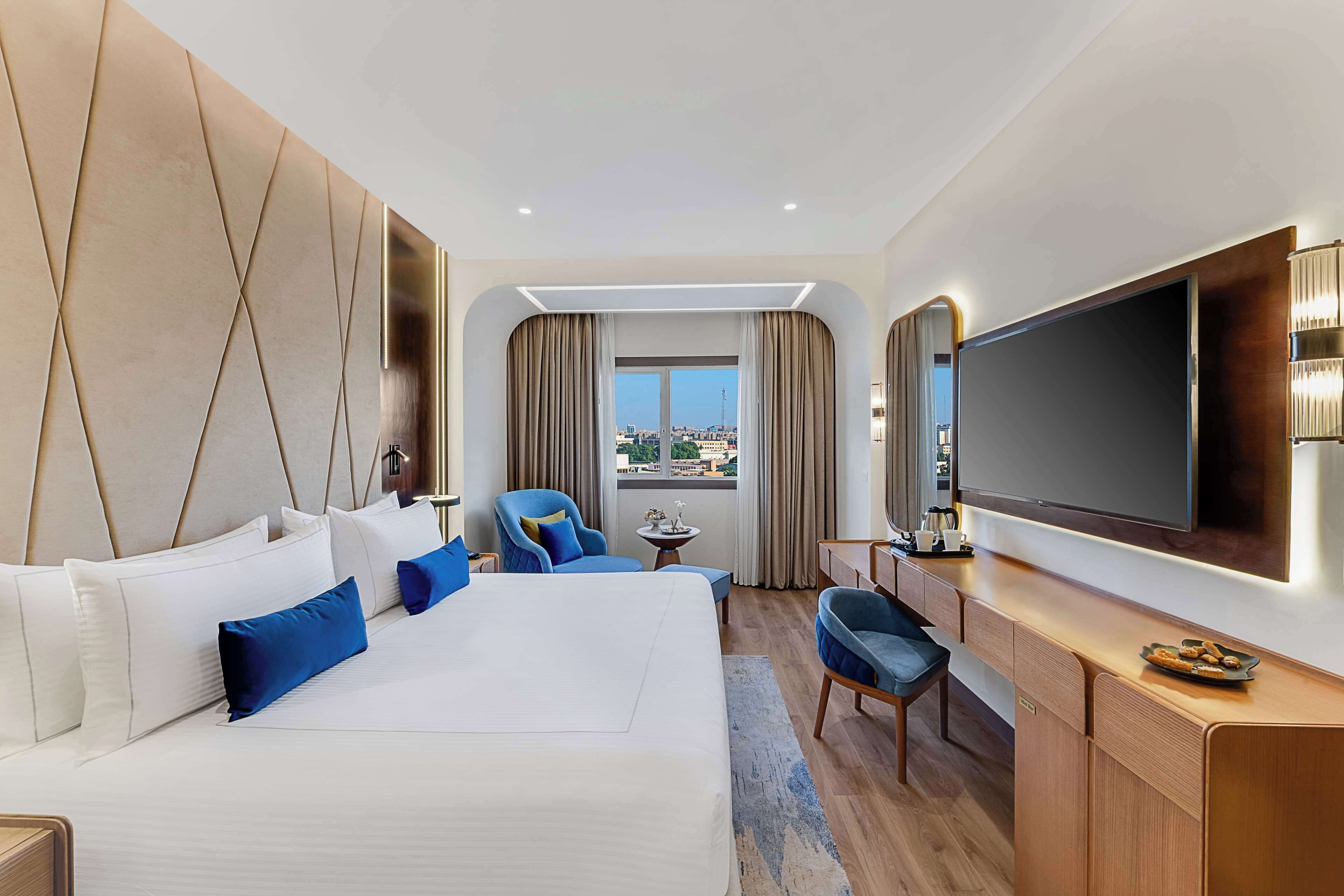 Select Comfort-bedden, een minibar, een kluis op de kamer, een bureau