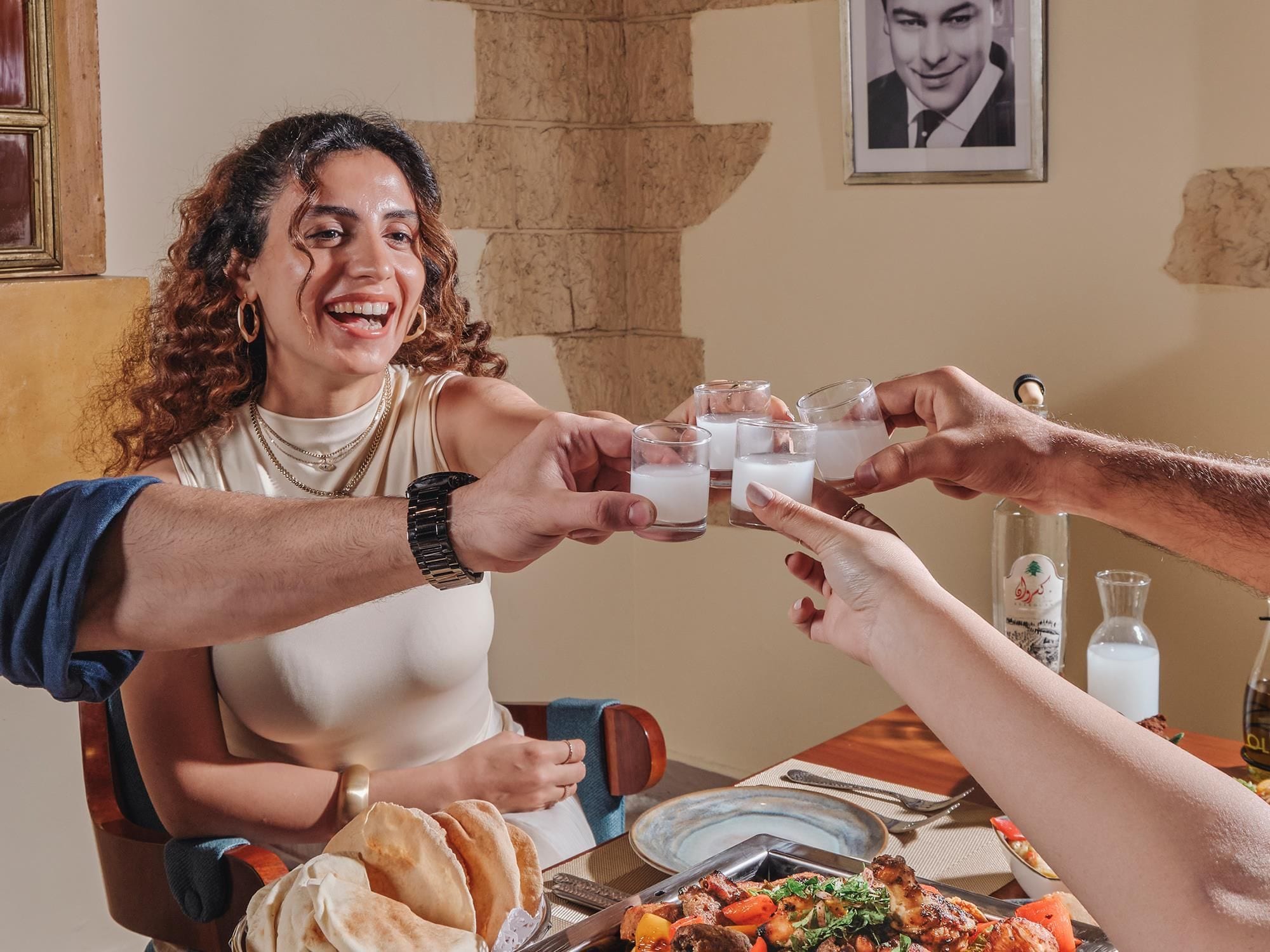 5 restaurants; breakfast, lunch, and dinner served