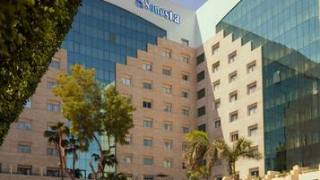 Hồ bơi ngoài trời