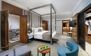 Deluxe Suite | Select Comfort beds, minibar, in-room safe, desk