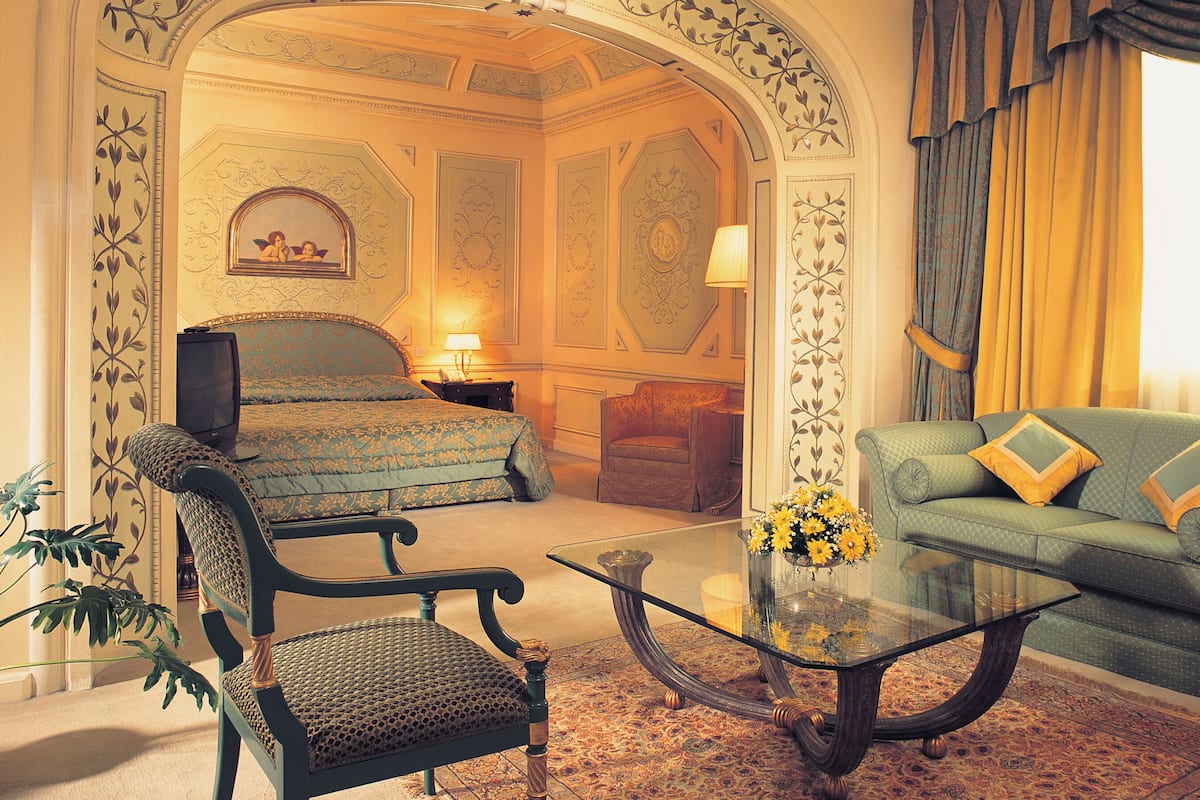 Royal Suite | Select Comfort beds, minibar, in-room safe, desk