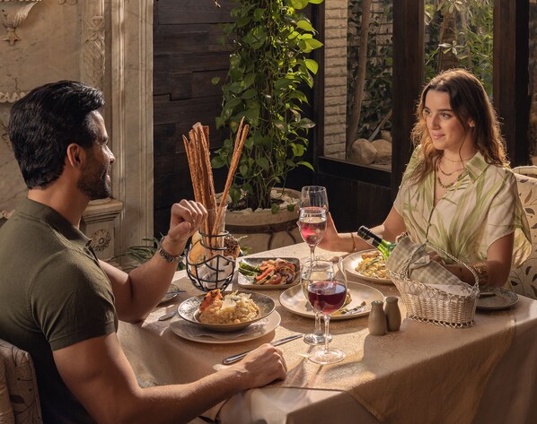 5 restaurants; breakfast, lunch, and dinner served - Sonesta Hotel Tower & Casino Cairo (Cairo)