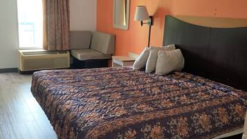 Mörkläggningsgardiner, strykjärn/strykbräda, gratis wi-fi och sängkläder