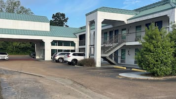 Vista frontal de la propiedad